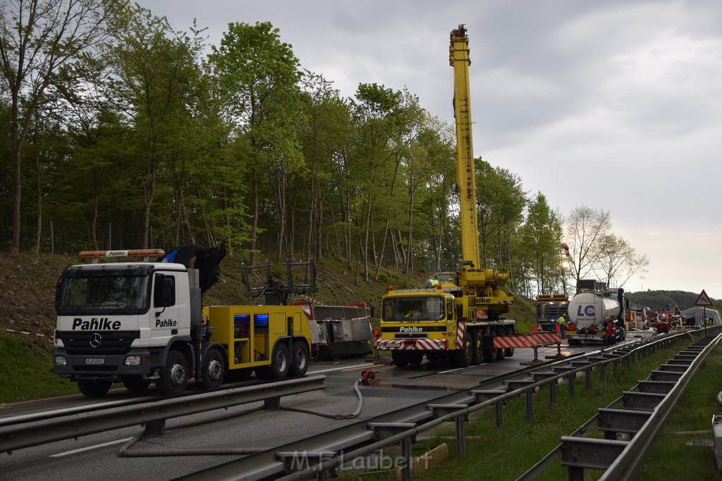 VU Gefahrgut LKW umgestuerzt A 4 Rich Koeln Hoehe AS Gummersbach P250.JPG - Miklos Laubert